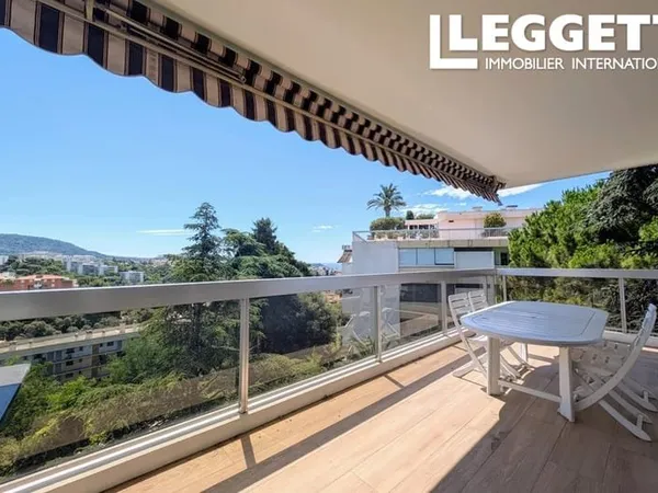 Appartement rénové 4P de 110,24m2 dans une résidence standing avec une très grande terrasse à Nice G