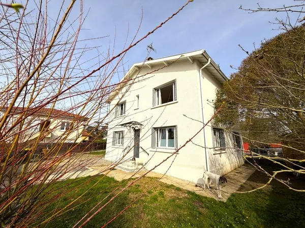AGEN RIVE GAUCHE - BELLE MAISON RENOVEE AEVC PISCINE ET TERR