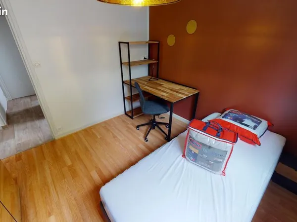 Chambre 5 pièces 67 m²