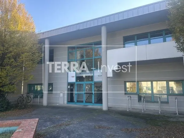 Bureau 5 pièces 153 m²