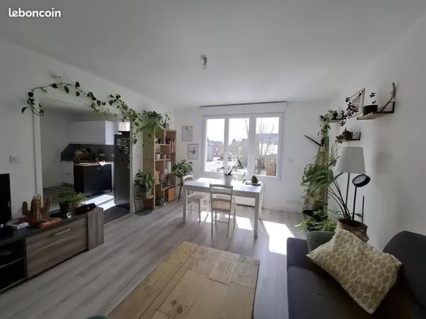 Querrien bourg - A louer T3 93m² + Garage 34m² et places de stationnement