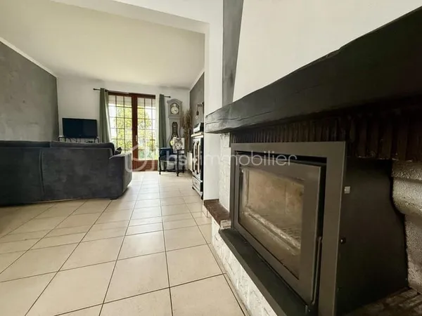 Maison individuelle 132 m² habitables avec jardin 700 m² - plus de 190 m² de surface utile avec sous