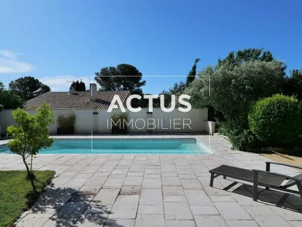 Grande villa familiale avec piscine à Lamanon