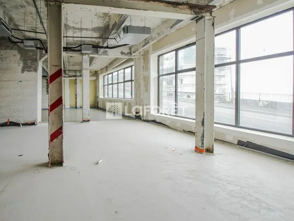 Local commercial / Bureau Evian Les Bains 120 m2 au RDC