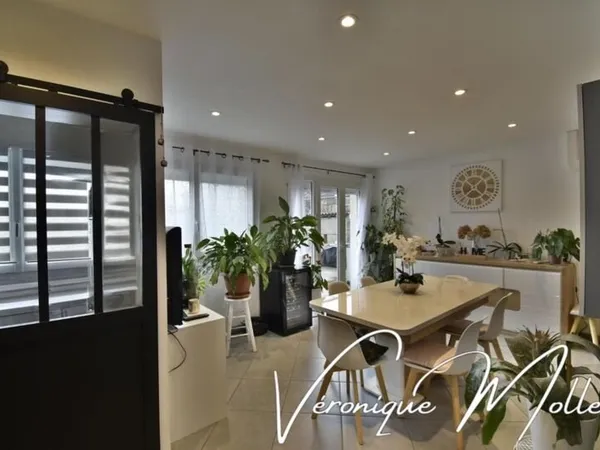 3 KMS DE CREON - MAISON DE BOURG AVEC TERRASSE ET JARDIN AVEC VUE
