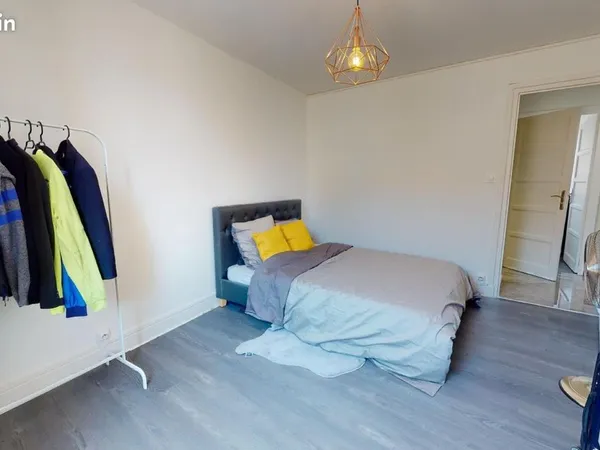 Chambre 5 pièces 72 m²