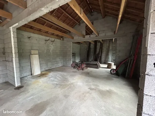 Local 1 pièce 75 m²