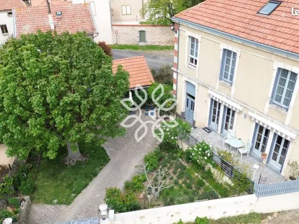 Propriété 10 pièces 182 m²