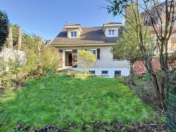 QUARTIER PAVILLIONNAIRE - MAISON FAMILIALE DE 4 CHAMBRES sur 3 niveaux, dans un secteur calme