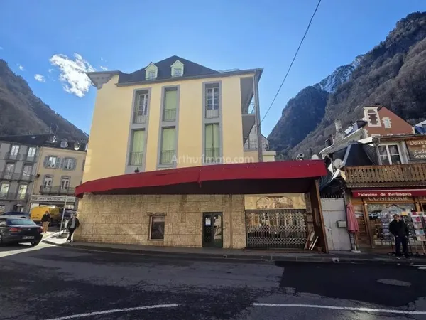 CAUTERETS - PLEIN CENTRE - ENSEMBLE IMMOBILIER À FORT POTENTIEL