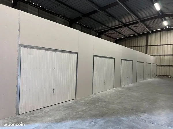Box/garage/parking camping car