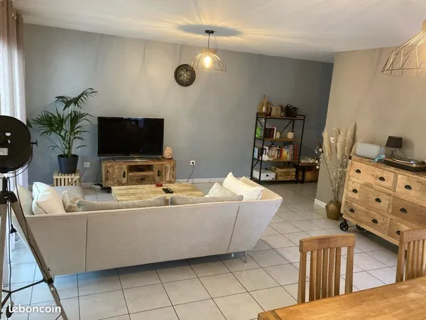 LOCATION T3 VALENCE Chateauvert