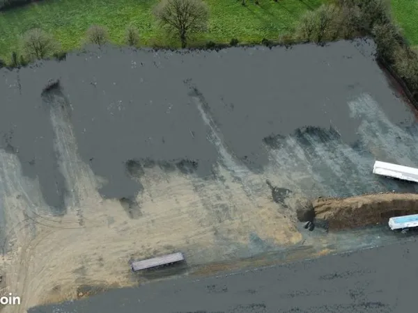 Rare sur le secteur - Surface extérieure empierrée à louer