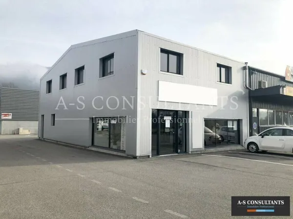 LOCAL COMMERCIAL + ENTREPÔT A VENDRE