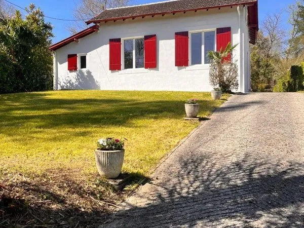 Maison de ville rénovée 70 m² - Allée verte - terrain 680 m² - Salies-de-Béarn