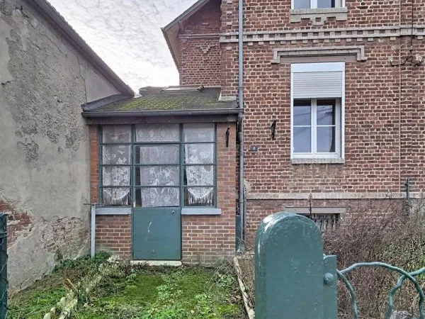Maison semi mitoyenne 5 pièces avec jardin , proche de toutes commodités, AXE ST.QUENTIN LAON et a 4