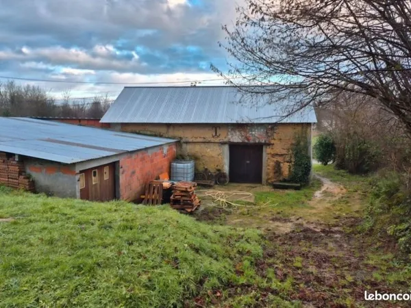 Hangar + jardin 700m²