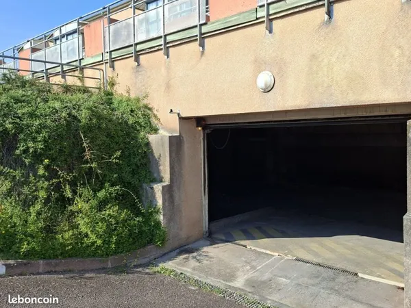Stationnement Location Roanne   68€
