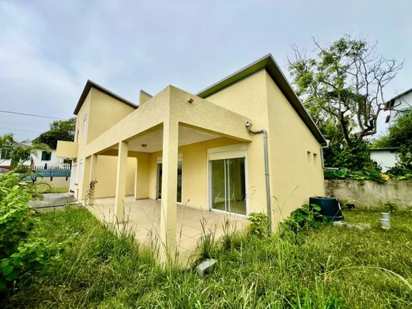 SAINT PIERRE 97410 - VILLA F4 CONFORTABLE ET LUMINEUSE - GARAGE - SECTEUR PAISIBLE