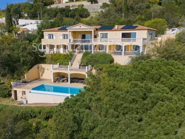 Ker133 : Les Issambres - Magnifique villa avec vue mer panoramique.