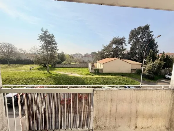 A VENDRE A REZE APPARTEMENT TYPE 2AVEC ISOLATION EXTERIEURE