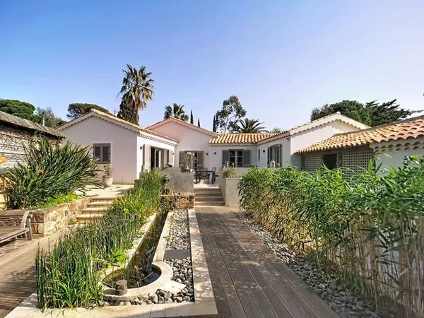 SAINTE-MAXIME ? Villa d'Exception ? 272 m² - 9 pièces - Piscine - Jardin 1 500 m²