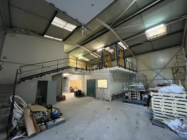Entrepôt 320 m²