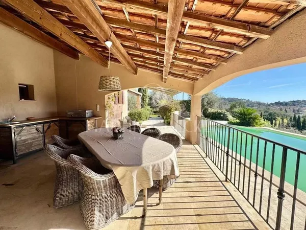 CHATEAUNEUF DE GRASSE - VILLA RENOVEE A 3 MNS DE VALBONNE