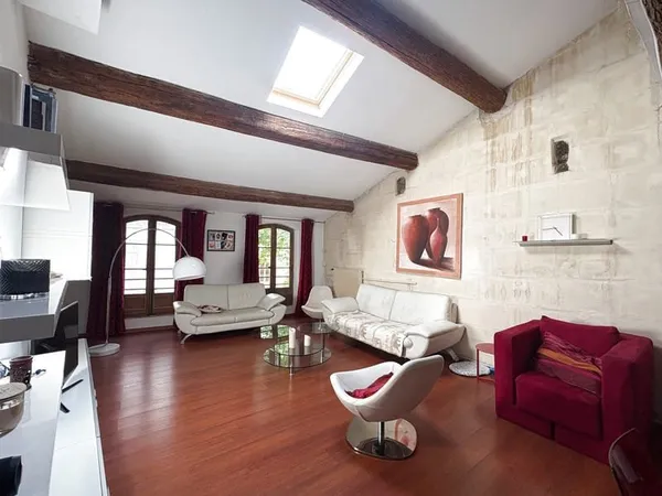 A Vendre, Arles, Superbe triplex avec terrasse.