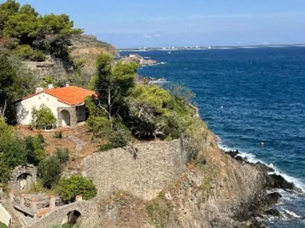 Emplacement exceptionnel, première ligne, maison d'habitation type mas Catalan avec vue et accès mer