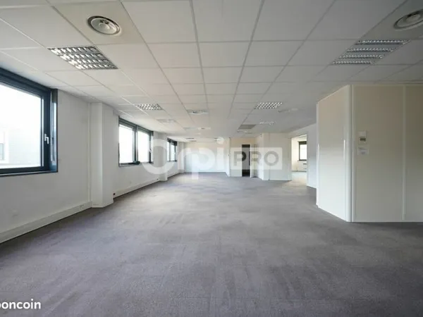 Bureau 549 m²