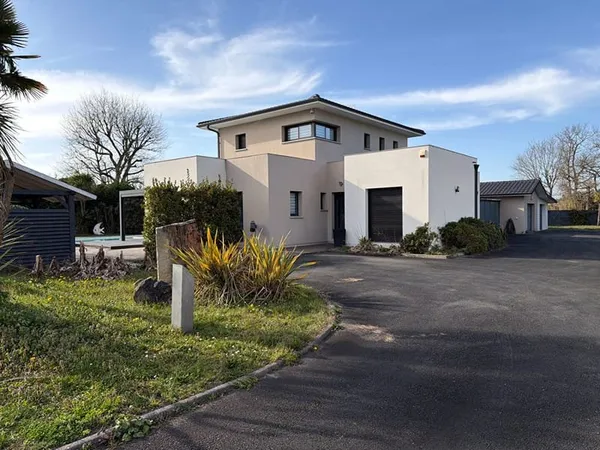 Pessac Magonty - Contemporaine de 180 m2 offrant 4 chambres dont deux suites parentales