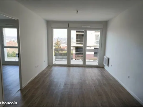 Superbe F2 avec Balcon