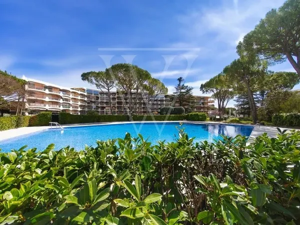 2 pièces rénové avec PISCINE et cave