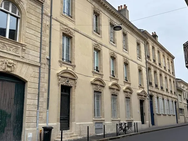 Appartement de 5 pièces dans un Hôtel Particulier du XIX, surface au sol 168m2