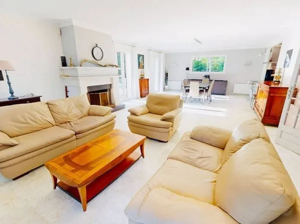 Maison 8 pièces 260 m²