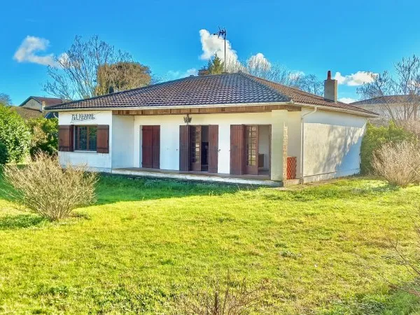 PESSAC Maison des années 1960 sur une parcelle de 1200 m2 en