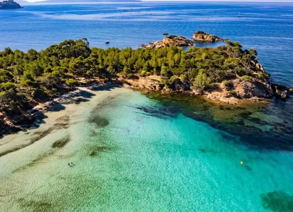 Bormes les Mimosas T3 de 61,10 M avec jardin de 217,56m2 , terrasse de 14 m2