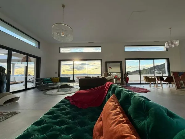Maison Contemporaine D'exception Avec Vue Panoramique Et Prestations Haut De Gamme