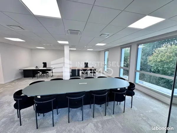 Bureaux 1 172 m²