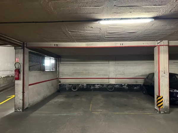 Loue parking - 12m²
