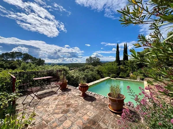 Maison 8 pièces 230 m²