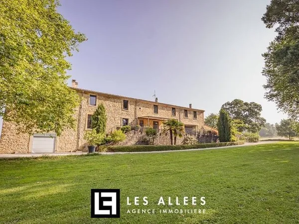 Maison 13 pièces 630 m²