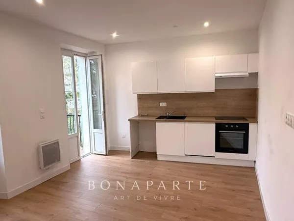 Appartement 2 pièces rénové - Dernier étage, lumineux et au calme