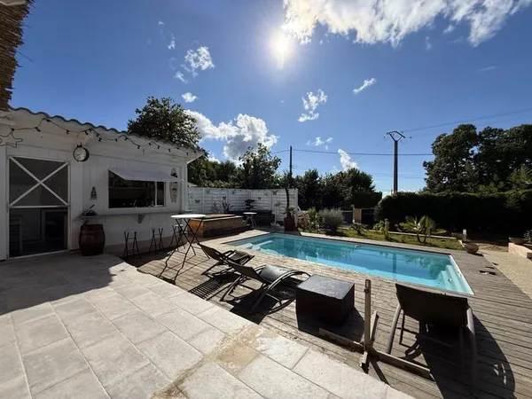 SUPER BERRE - Maison 5 pièces - Terrain plat - Piscine et Jacuz