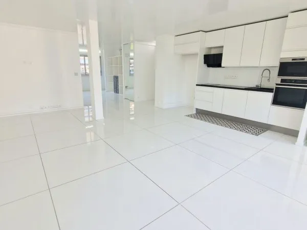 Bureau 4 pièces 95 m²
