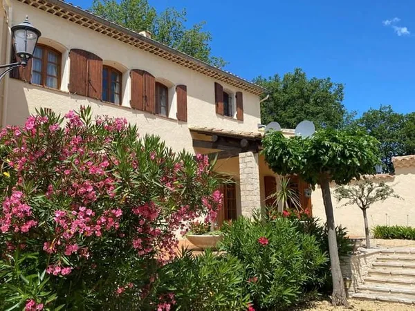 Maison 5 pièces 243 m²