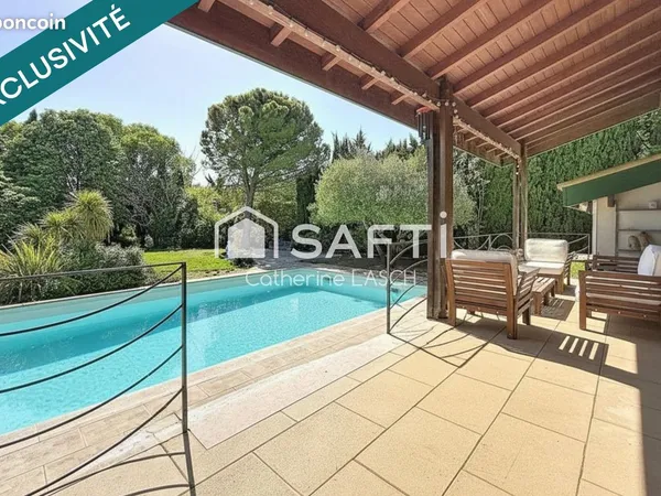 Villa 6 pièces 240 m²