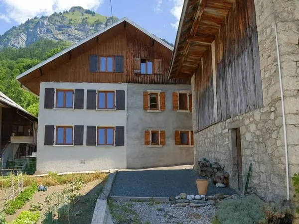 À SAISIR : 3 PLATEAUX À RÉNOVER en T3 À MONTMIN