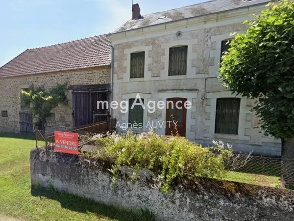 Maison de caractère avec grange en pierres.